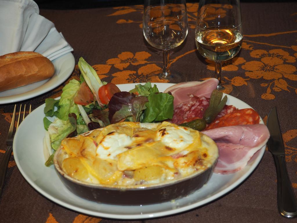 Hotel Restaurant La Manse Dornecy Exteriér fotografie